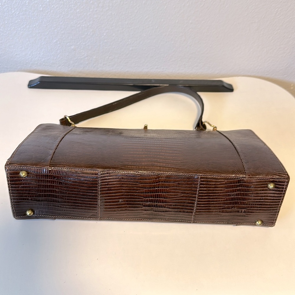 Vintage brown snakeskin handbag w/gold metal hardware Mid-century snap close. - Picture 4 of 6
